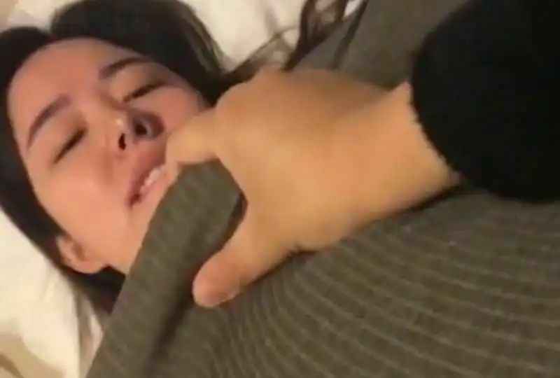 在我社團夏日集訓中、深愛的母親在班導手腕下墮落了。 曉真冬 JUL936