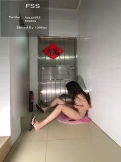 接表妹回家表妹主动在车上给我口交好久不见第一次内射表妹