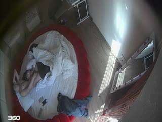 990 5:33HD顶级NTR小人妻【三岁小宝宝】娇小少妇，约了个单男是兵哥哥，真强壮，解锁了好多新姿势 (2)