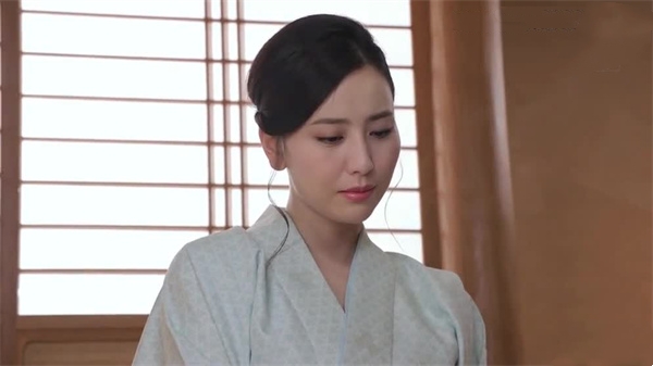 亞裔豐臀騷妹獻給大黑屌 Part 10