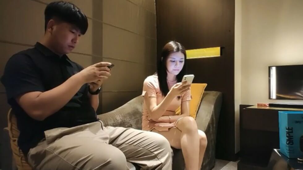 e嫂高叉红裙内射