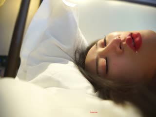 埃及艳后新鲜驾到！新人专属白浜果步AV出道 大姐姐的胯下诱惑MIKR038