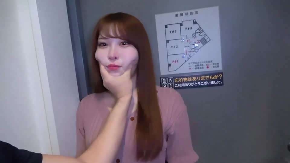 Brazzers独立日狂欢！熟女亚历克西斯 福克斯泳池边巨屌激情庆祝