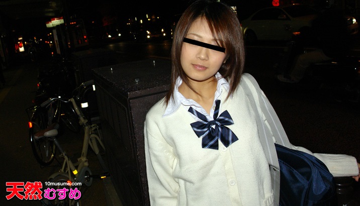 制服JK翘臀后入，极品美鲍一览无遗