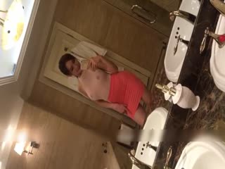 马赛克 FNS127 一位可疑的办公室女员工，无意识地用一个翘起的臀部诱惑人，甚至穿着迷你裙丰满的办公室高潮，林 尤达穿着内裤和一张照片