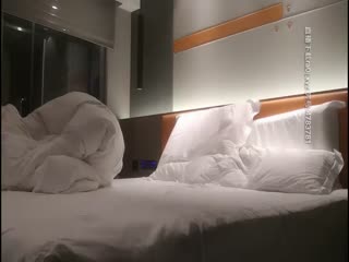 [亞洲無碼] KTV厕拍俩陪酒妹很能喝酒小肚子鼓鼓的装的不少酒[116 MP4 173MB]