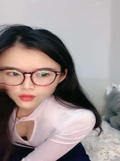 伪娘的喉咙十分紧致，差点让我射了出来，爽极了！