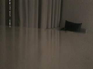 奶一学弟穿着迷彩服跪舔臭脚