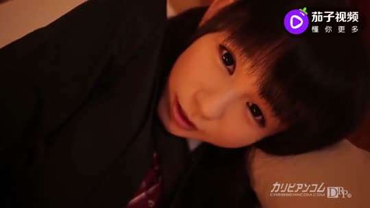 2025年新流，06纯欲卧蚕小美女一线天粉鲍【D033】大尺度精华扣逼自慰