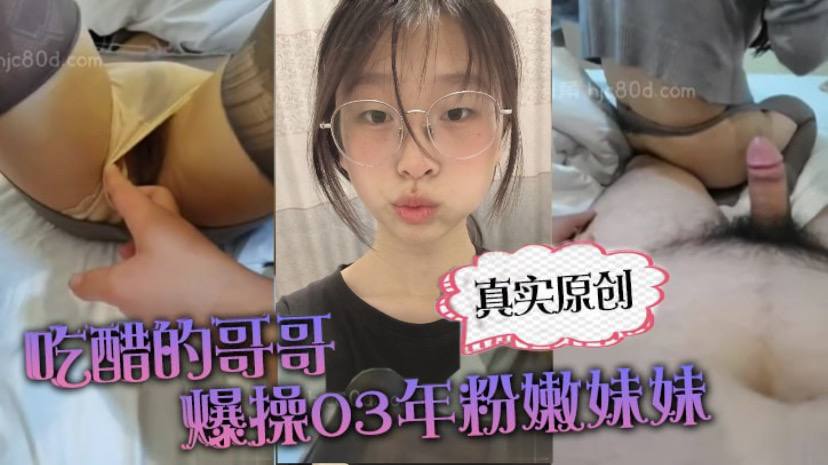 清纯的小少妇露脸让大哥揉奶玩逼抠弄菊花，淫声荡语互动撩骚口交大鸡巴，激情上位让大哥抱在怀里抽插真刺激