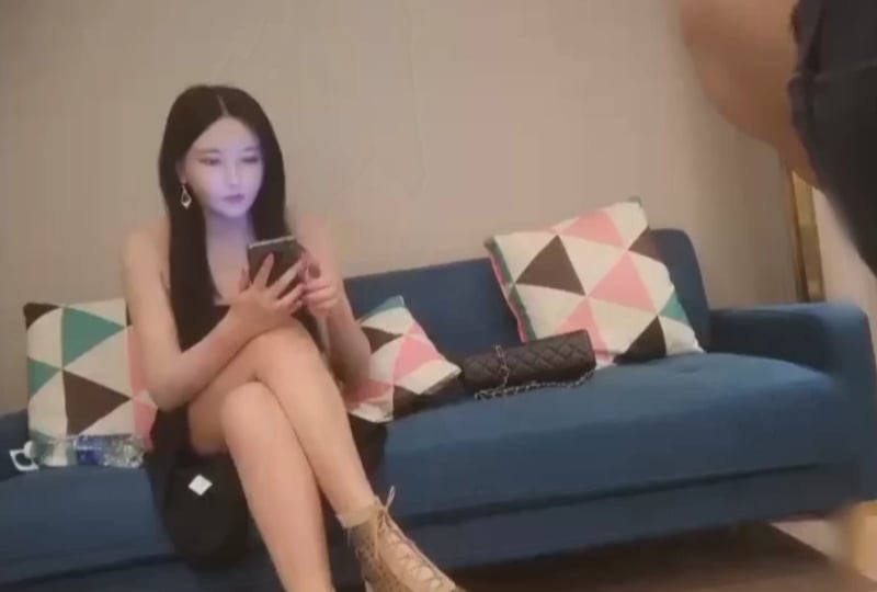 拉丁裔让她的圆屁股被操