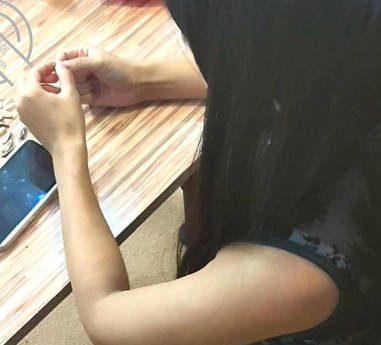 海角社区.我妈在吃着瓜子看着剧的同时还和我做着不可描述的事