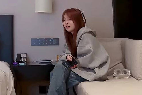 杏吧.今天约了一个07年的小嫩妹-普朗克